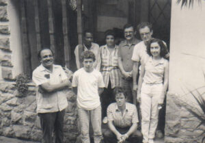 Equipe da ABU Editora e escritório anos 70